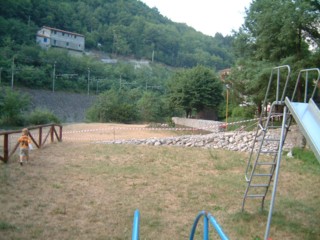  Image name: DSCF2784.JPG 
 width: 320 pixel 
 height: 240 pixel 
 Size: 27245 bytes 
 Click to enlarge 